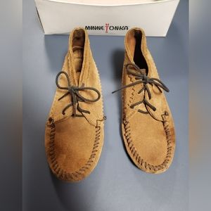 Minnetonka booty moccasins 8.5